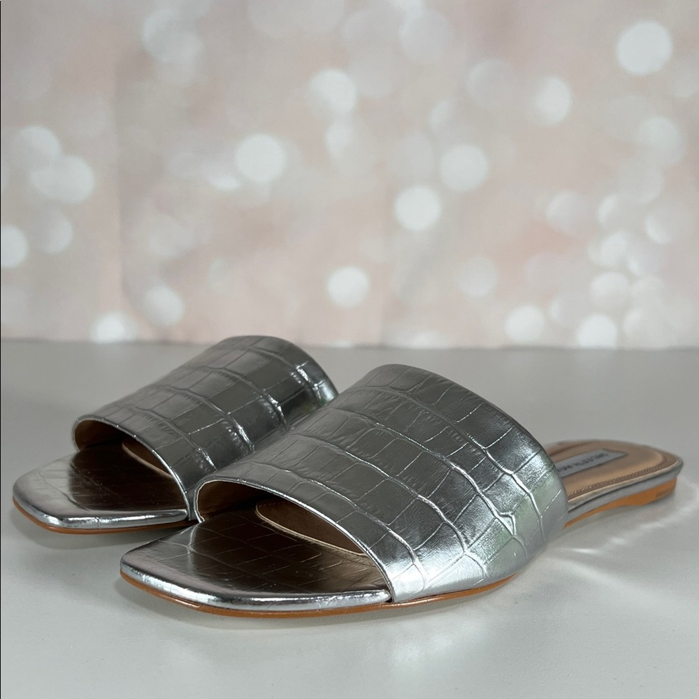 SAKS FIFTH AVENUE Silver Croc Slides 7.5